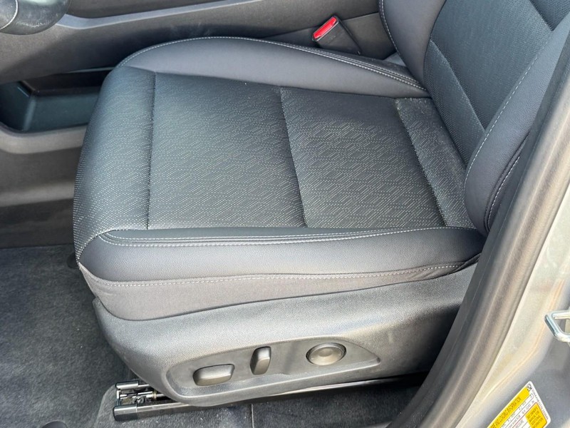Chevrolet Equinox Vehicle Full-screen Gallery Image 23