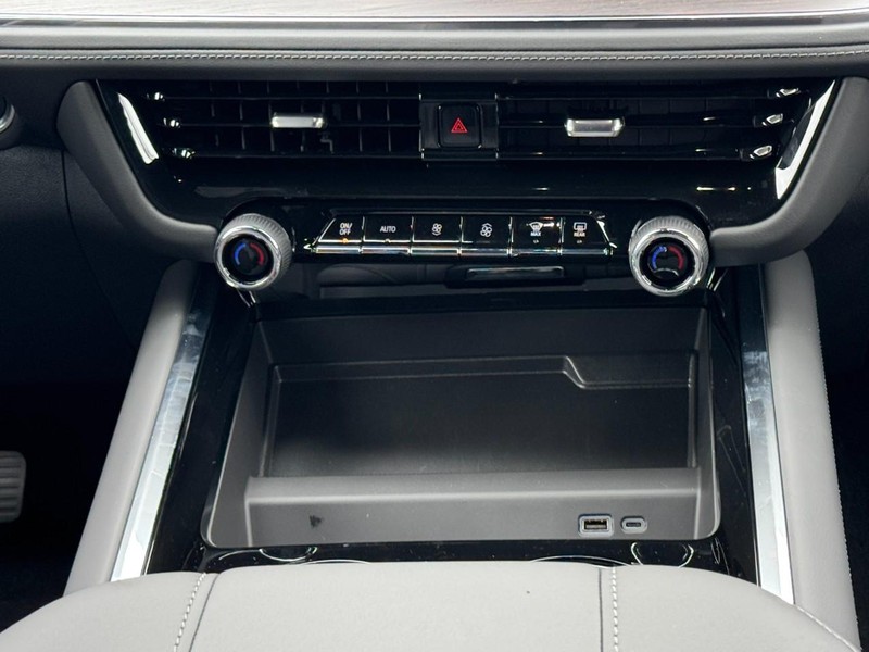 Chevrolet Tahoe Vehicle Image 10