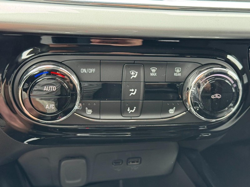 Chevrolet Trax Vehicle Image 13