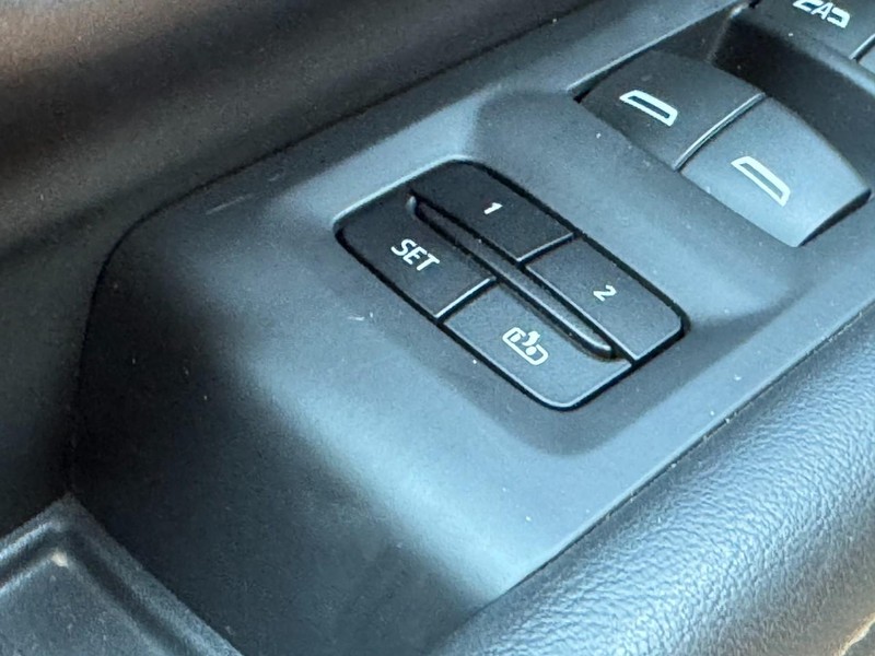 Chevrolet Tahoe Vehicle Image 16