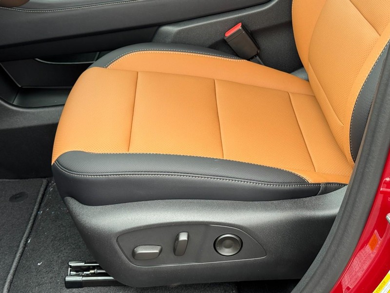 Chevrolet Traverse Vehicle Image 16