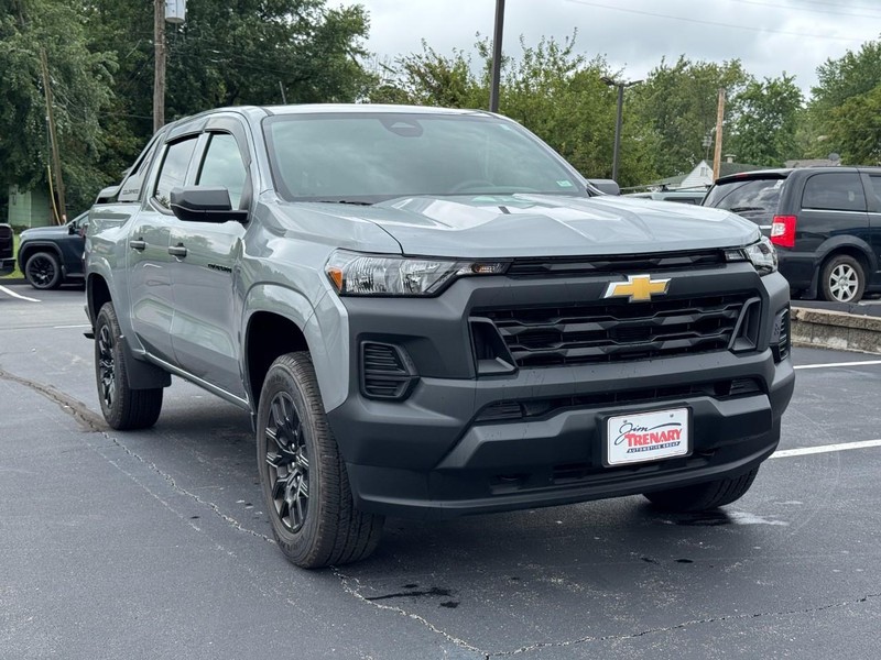 Chevrolet Colorado Vehicle Full-screen Gallery Image 02