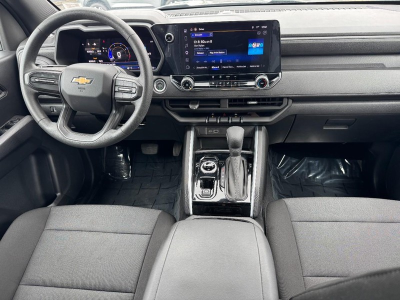 Chevrolet Colorado Vehicle Full-screen Gallery Image 11