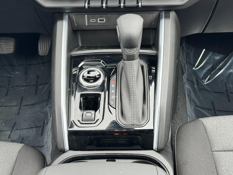 Chevrolet Colorado Vehicle Full-screen Gallery Image 14