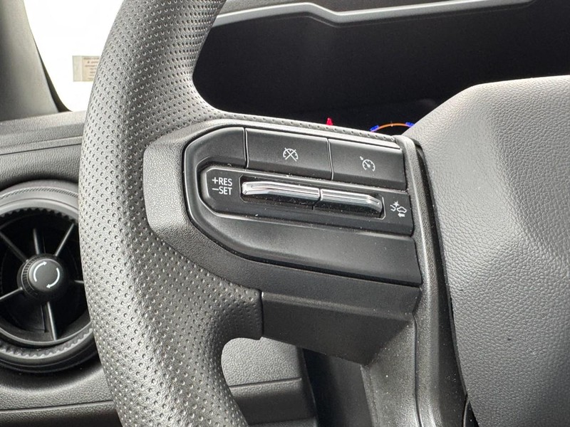 Chevrolet Colorado Vehicle Full-screen Gallery Image 16