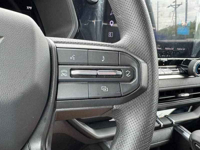Chevrolet Colorado Vehicle Full-screen Gallery Image 17