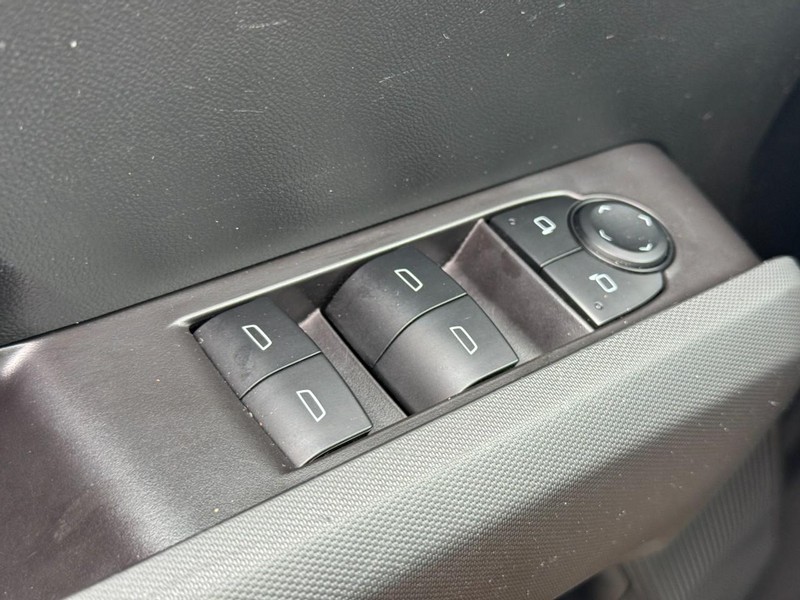 Chevrolet Colorado Vehicle Full-screen Gallery Image 22