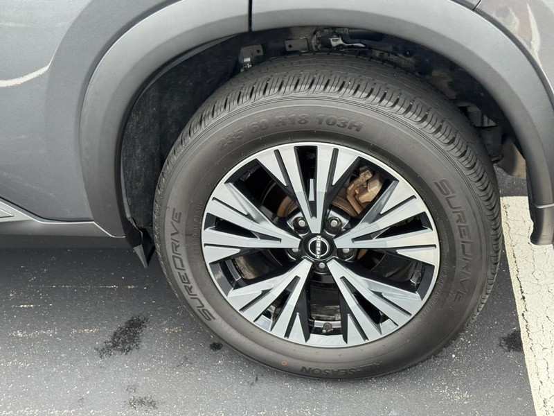 Nissan Rogue Vehicle Image 07