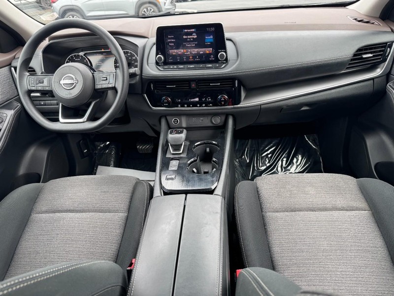 Nissan Rogue Vehicle Image 11