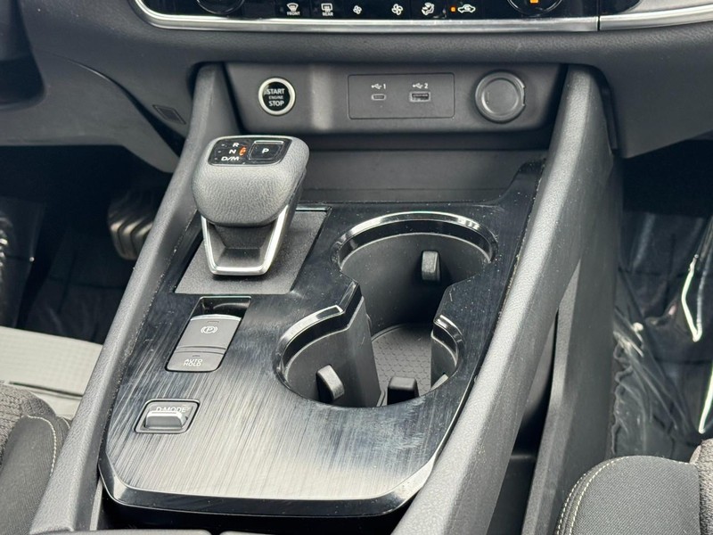 Nissan Rogue Vehicle Image 14