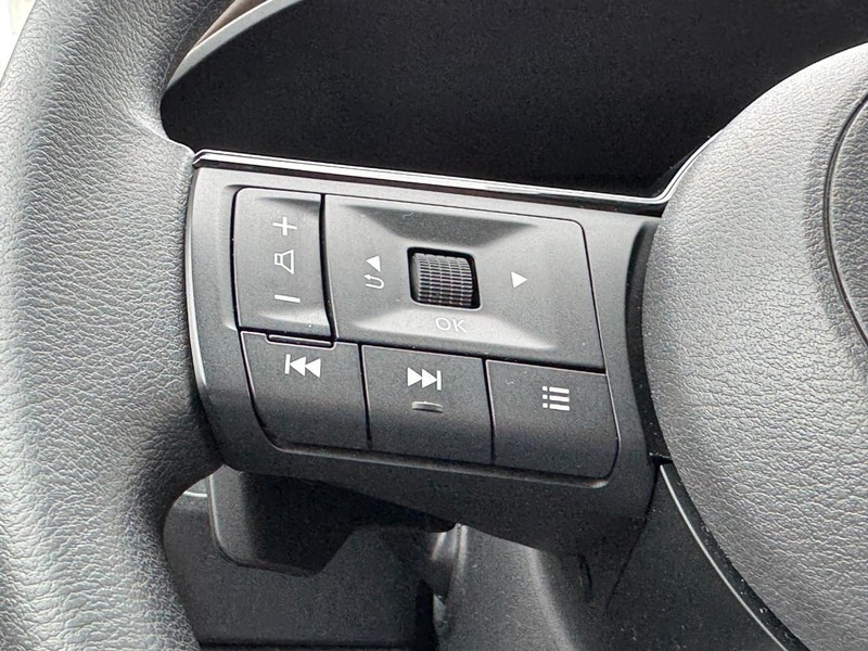 Nissan Rogue Vehicle Image 16