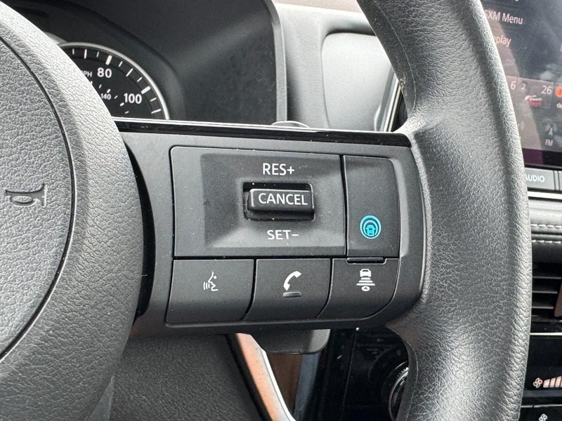 Nissan Rogue Vehicle Image 17