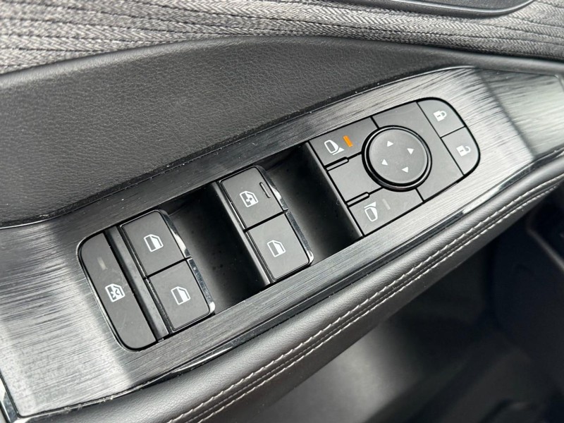 Nissan Rogue Vehicle Image 21