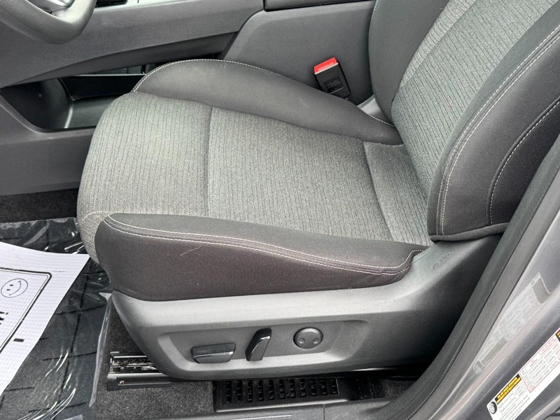 Nissan Rogue Vehicle Image 22