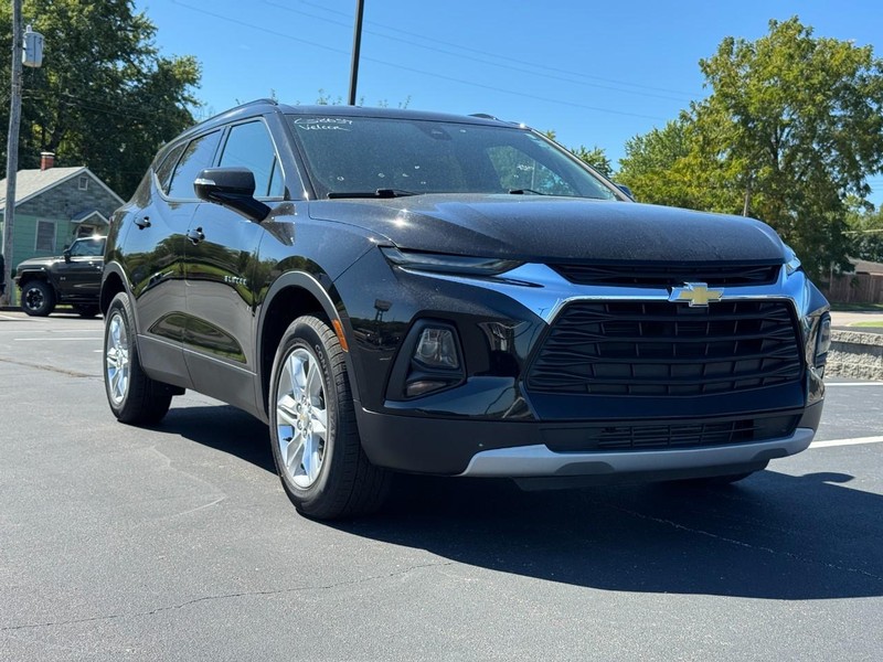 Chevrolet Blazer Vehicle Image 02