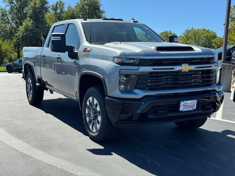 Chevrolet Silverado 2500HD Vehicle Image 02