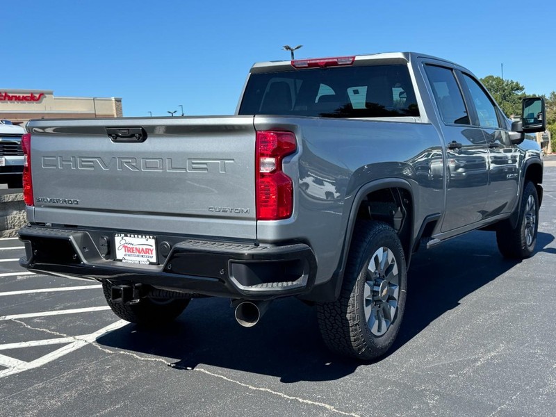 Chevrolet Silverado 2500HD Vehicle Image 04