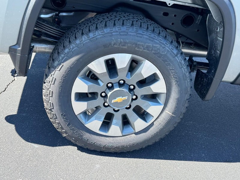 Chevrolet Silverado 2500HD Vehicle Image 05