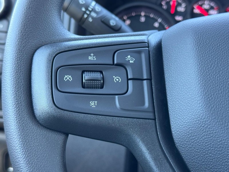 Chevrolet Silverado 2500HD Vehicle Image 11