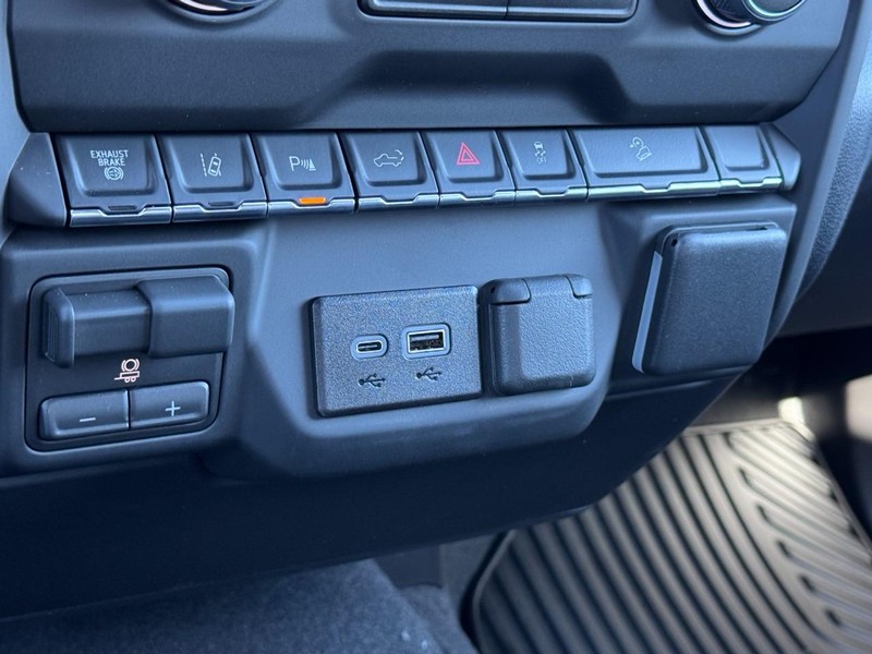 Chevrolet Silverado 2500HD Vehicle Image 12