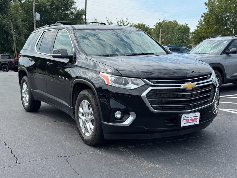 Chevrolet Traverse Vehicle Image 02