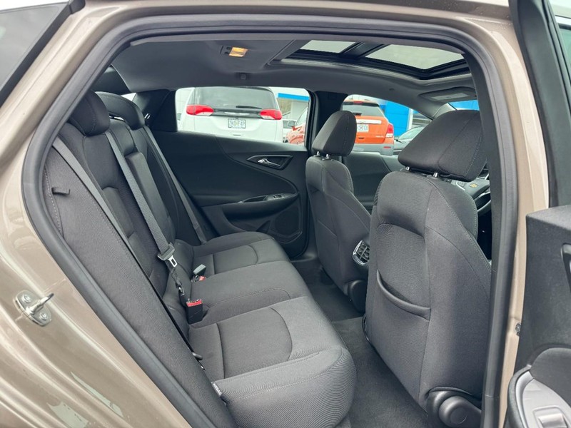 Chevrolet Malibu Vehicle Image 10
