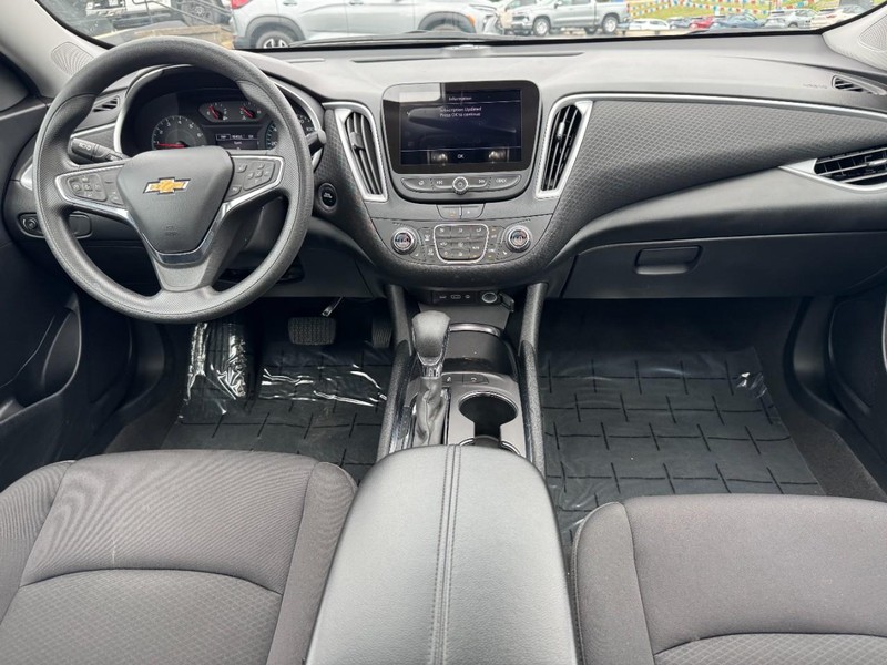 Chevrolet Malibu Vehicle Image 11