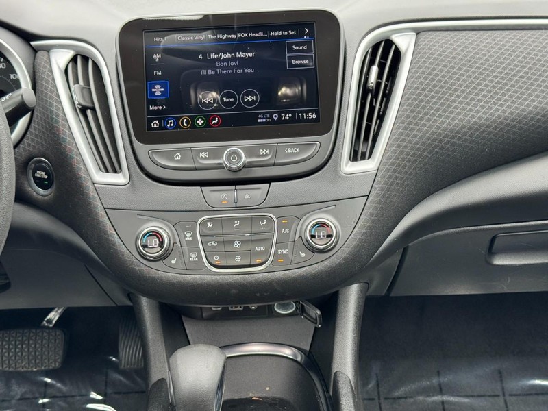 Chevrolet Malibu Vehicle Image 13