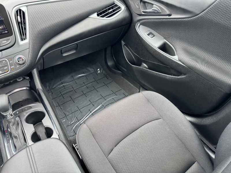 Chevrolet Malibu Vehicle Image 15