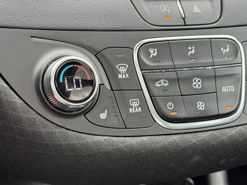 Chevrolet Malibu Vehicle Image 19