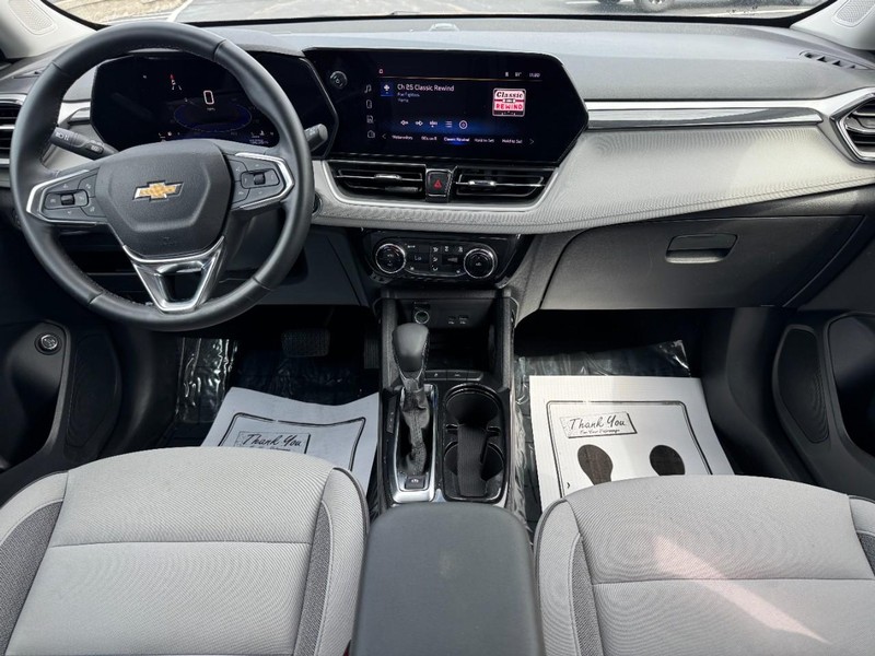 Chevrolet TrailBlazer Vehicle Image 11