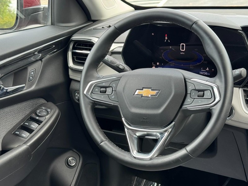 Chevrolet TrailBlazer Vehicle Image 12