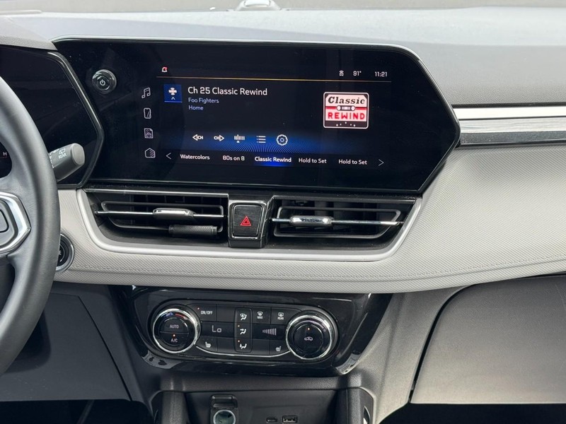 Chevrolet TrailBlazer Vehicle Image 13