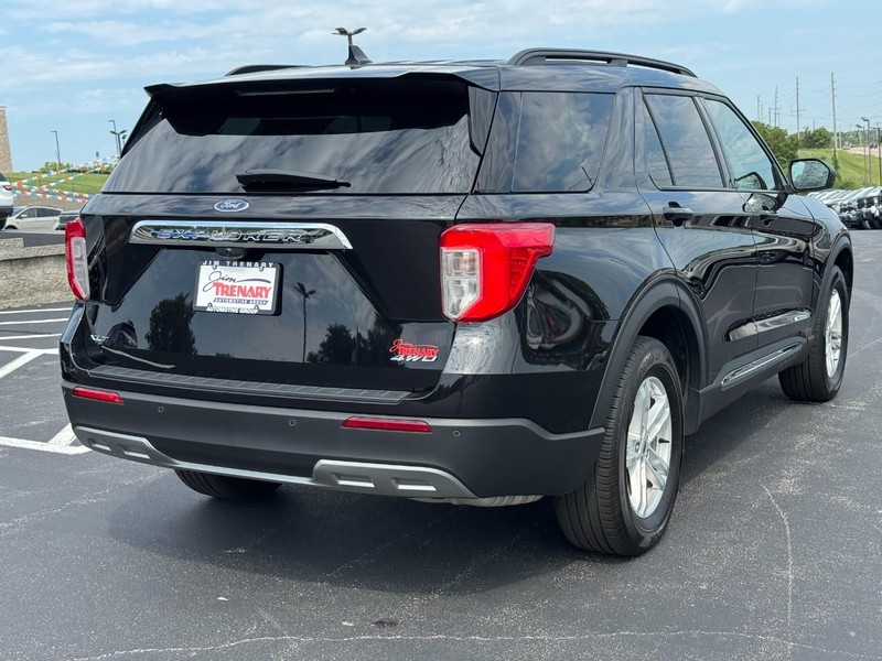 Ford Explorer Vehicle Image 03