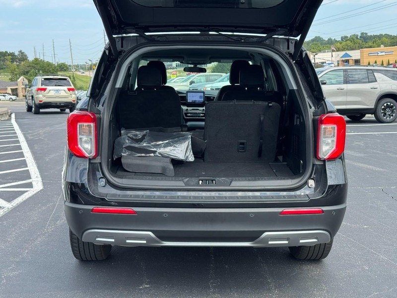 Ford Explorer Vehicle Image 05