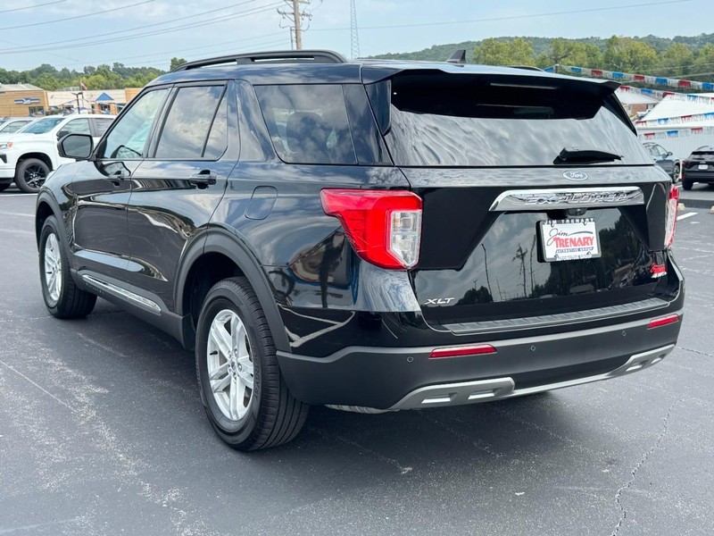 Ford Explorer Vehicle Image 06