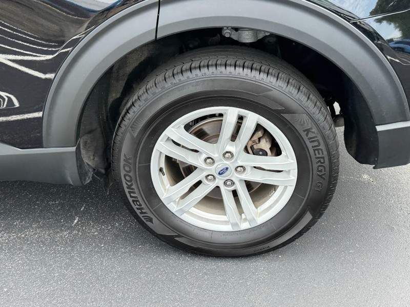Ford Explorer Vehicle Image 07