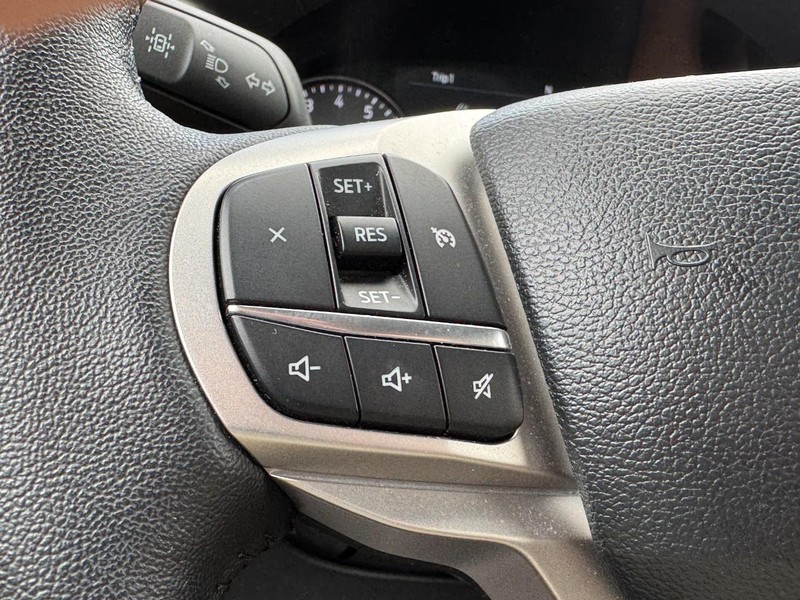 Ford Explorer Vehicle Image 16