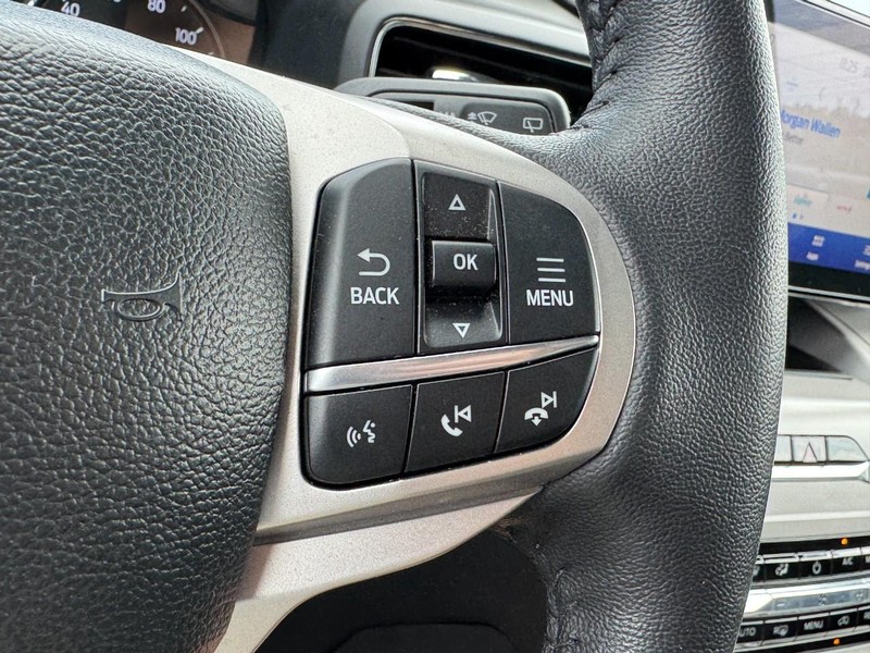 Ford Explorer Vehicle Image 17