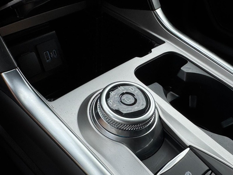 Ford Explorer Vehicle Image 19