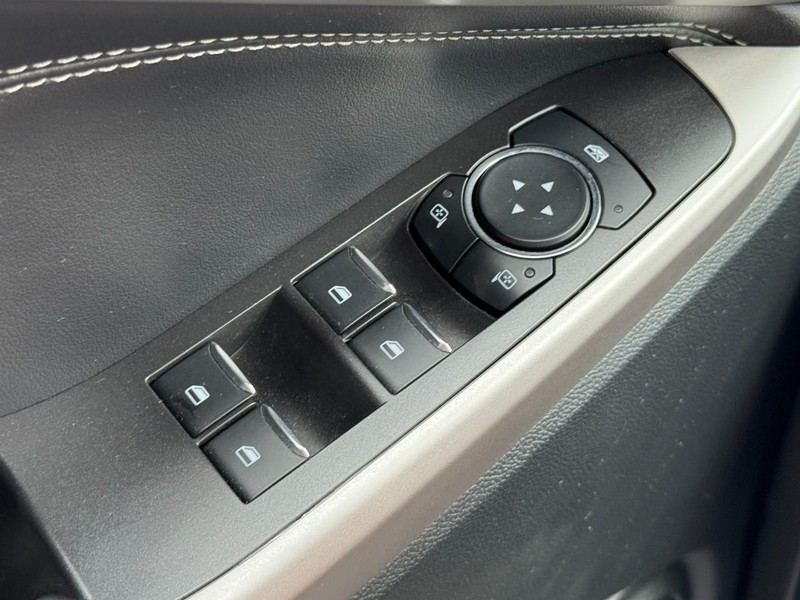 Ford Explorer Vehicle Image 22