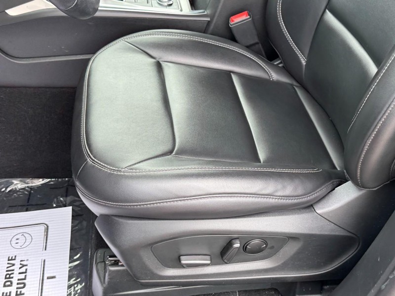 Ford Explorer Vehicle Image 23