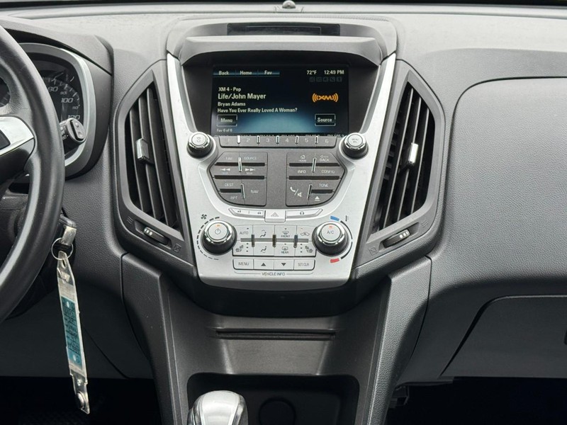 Chevrolet Equinox Vehicle Full-screen Gallery Image 13