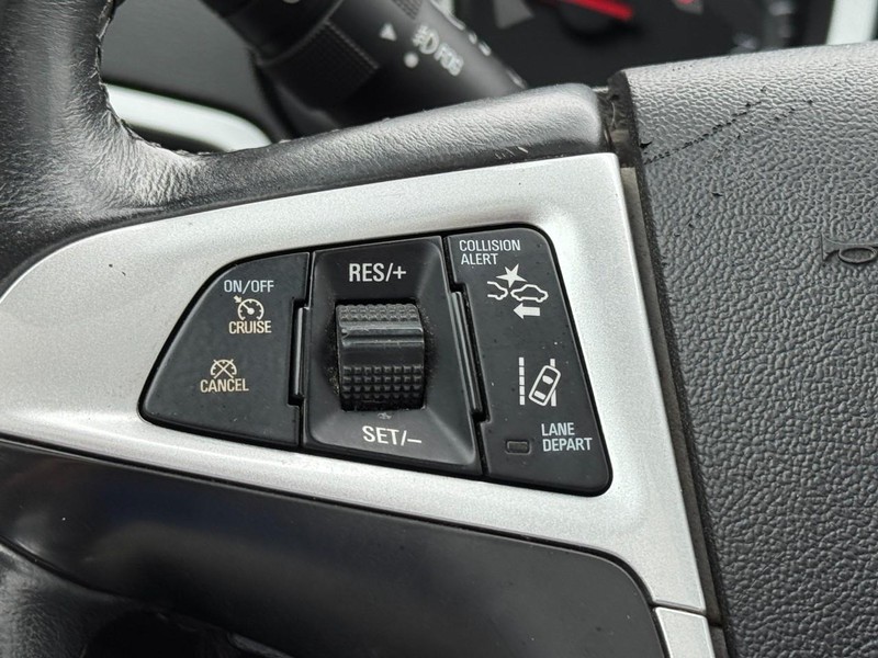Chevrolet Equinox Vehicle Full-screen Gallery Image 16