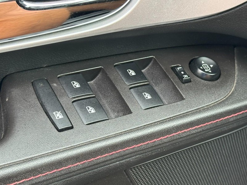 Chevrolet Equinox Vehicle Full-screen Gallery Image 22