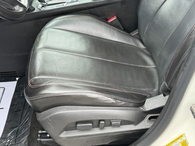 Chevrolet Equinox Vehicle Full-screen Gallery Image 23