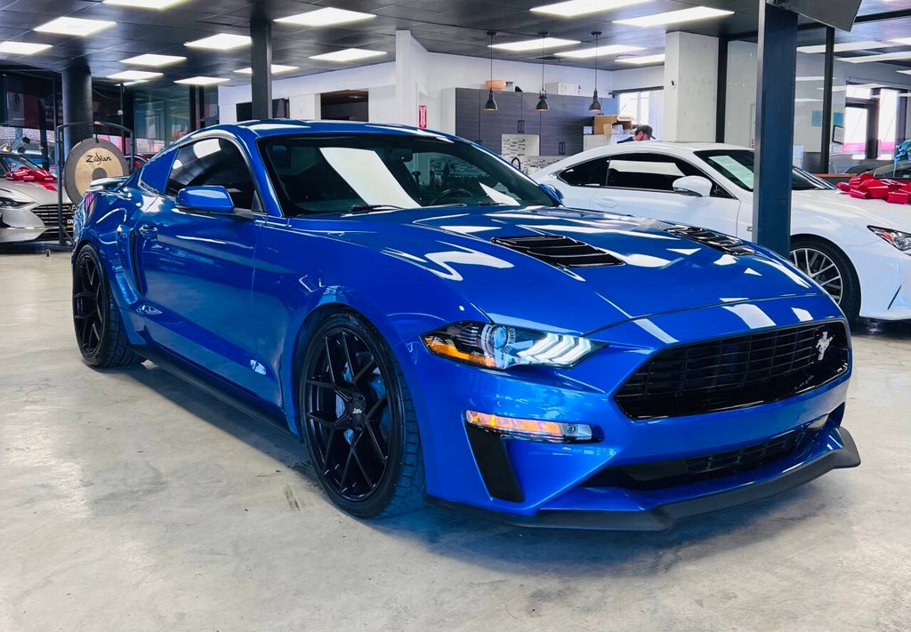 Ford Mustang Vehicle Full-screen Gallery Image 10