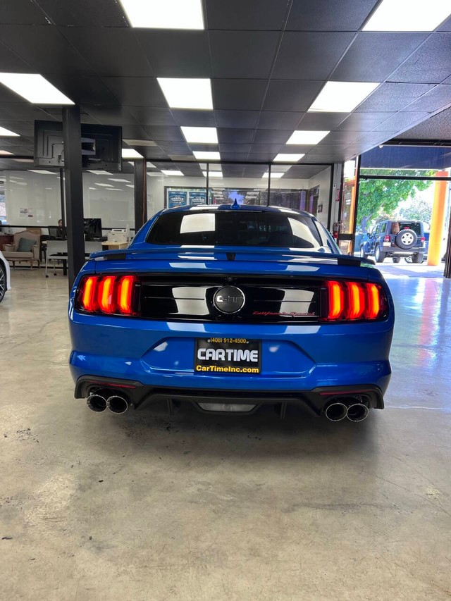 Ford Mustang Vehicle Full-screen Gallery Image 07