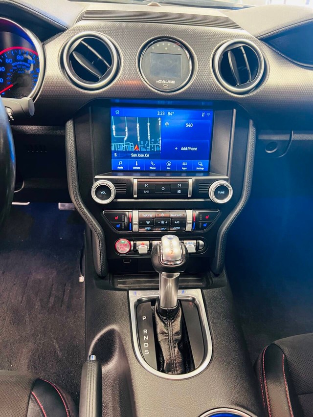 Ford Mustang Vehicle Full-screen Gallery Image 19