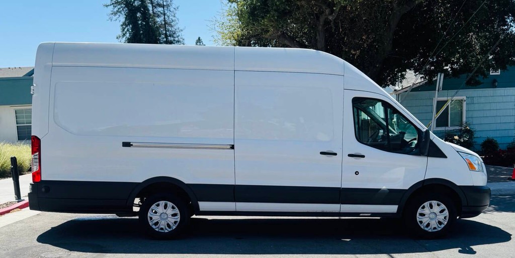 Ford Transit Van Vehicle Full-screen Gallery Image 05